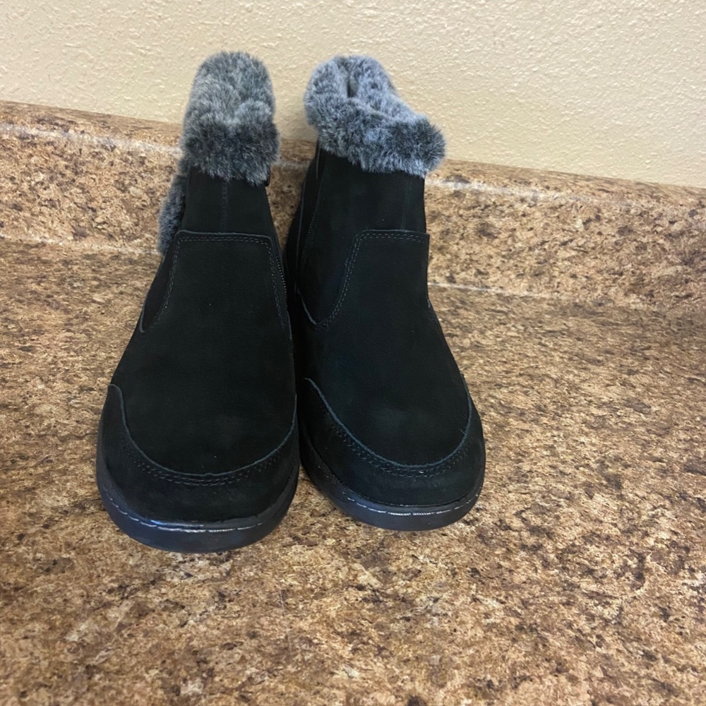 NEW KHOMBU Fur All Weather Water Resistant shoe Ankle BOOT Bootie BLACK SUEDE - Picture 3 of 7